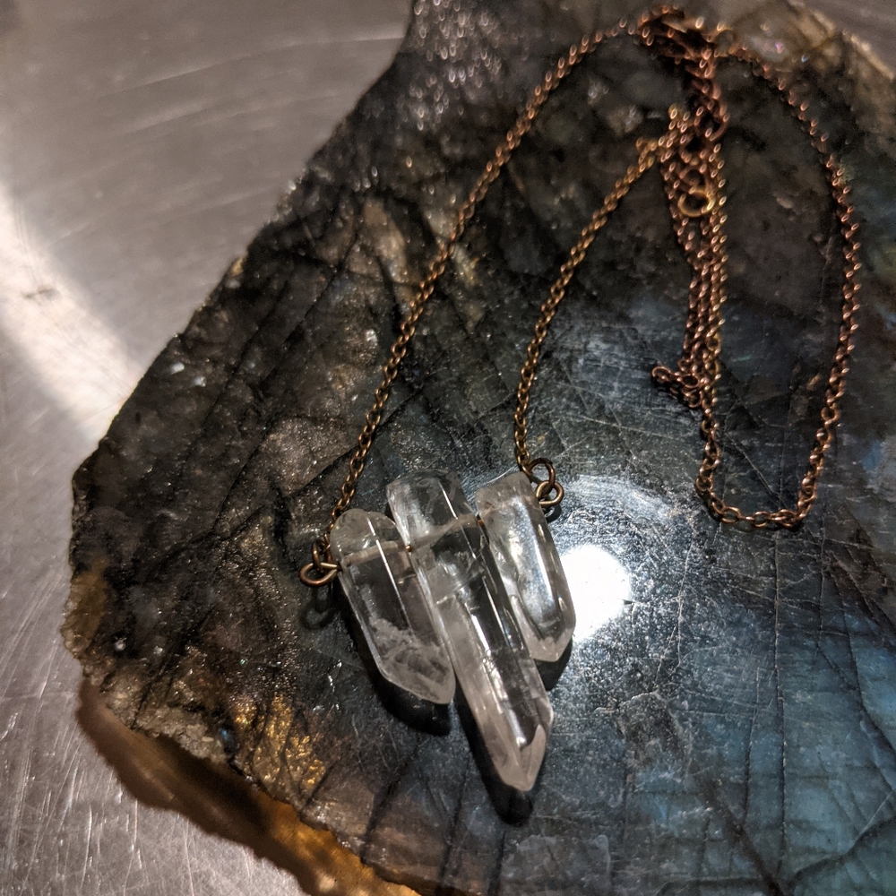Quarts Point Copper Necklace - Picture 3 of 4